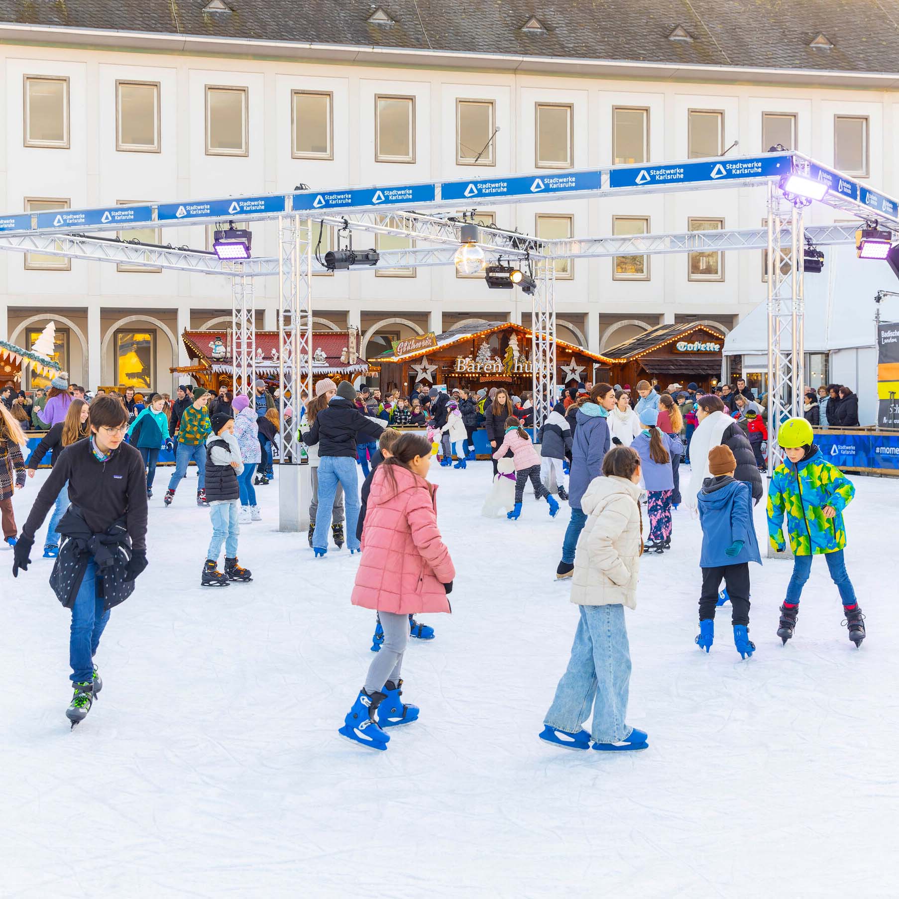 WinterZeit vor dem Schloss